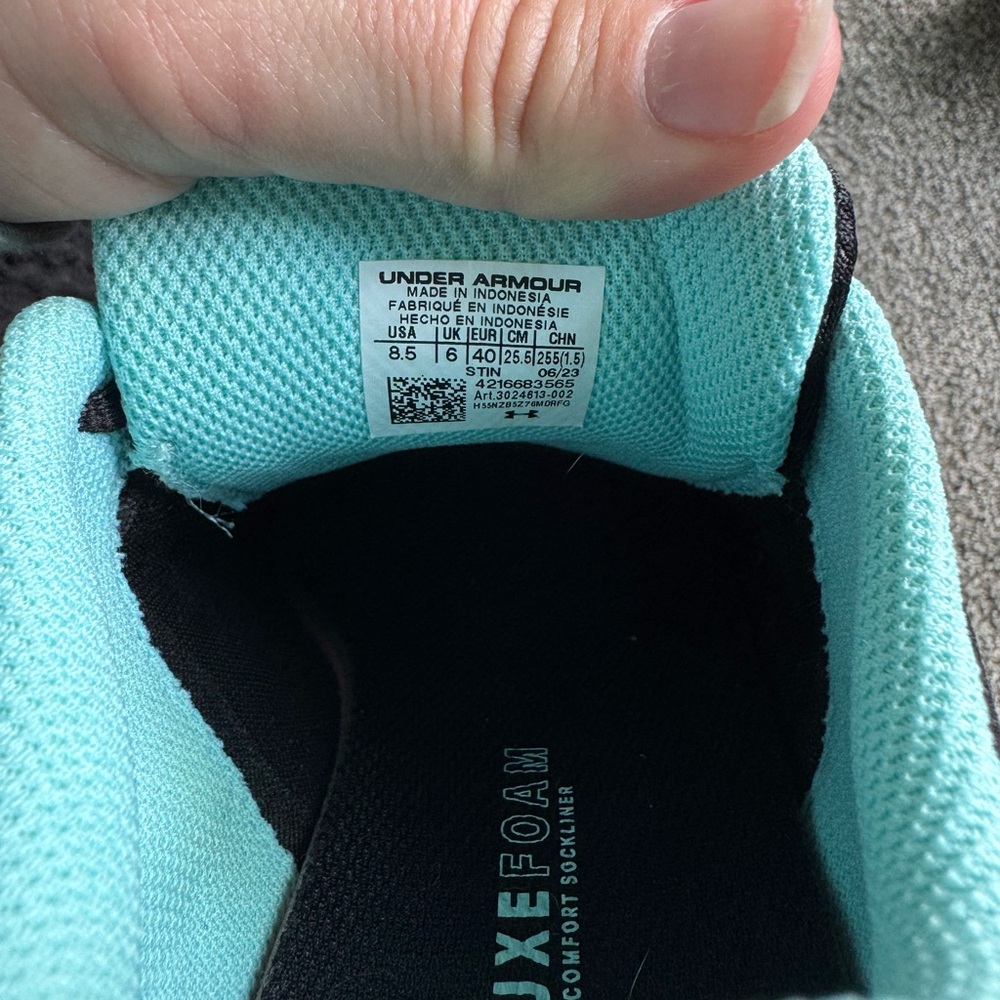 Under Armour Black and Blue Athletic Shoes with Breathable Design - Picture 2 of 3